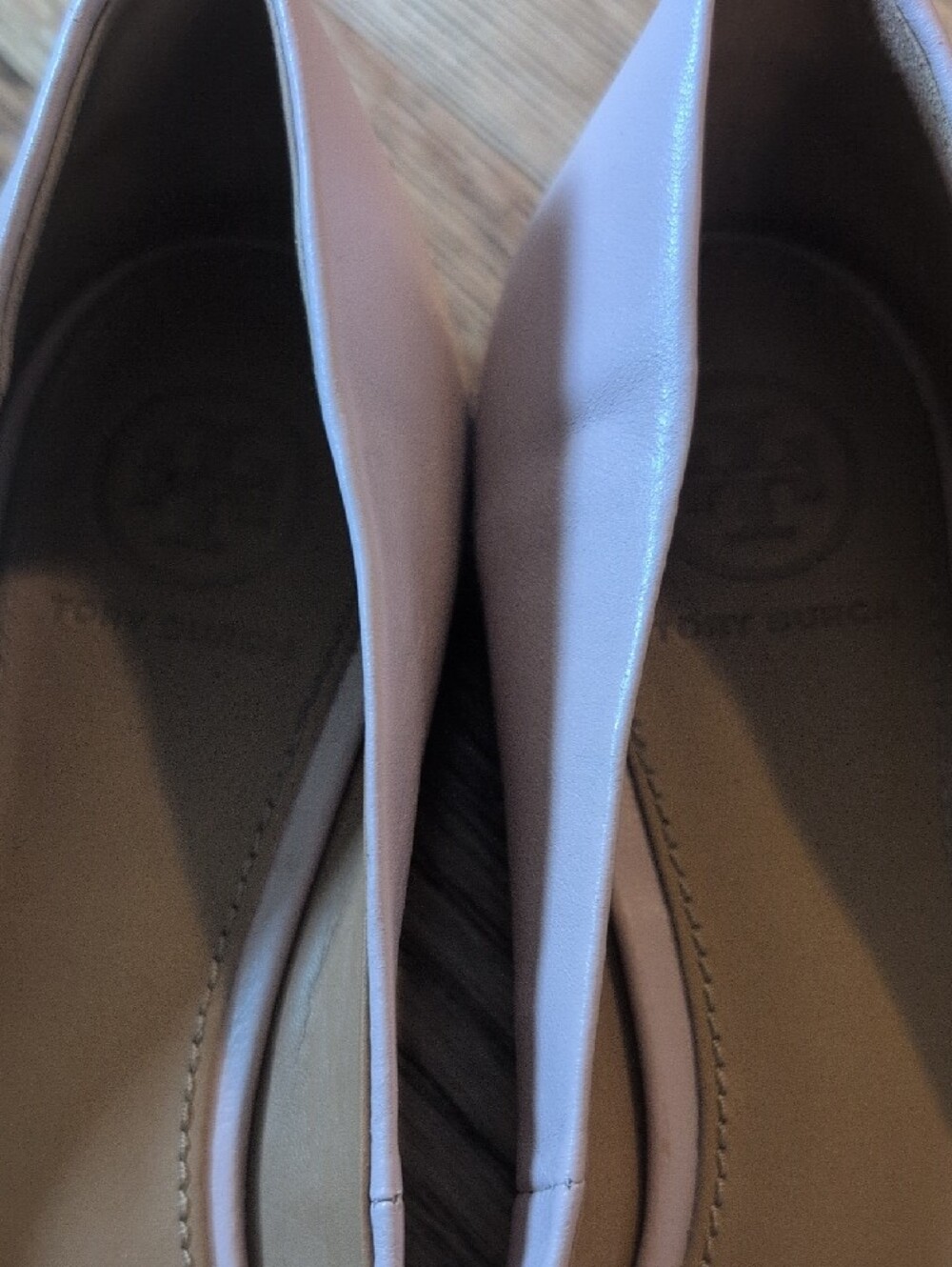 Tory Burch Pale Pink Leather Logo Ballet Flats with Gold Medallion - Picture 4 of 7